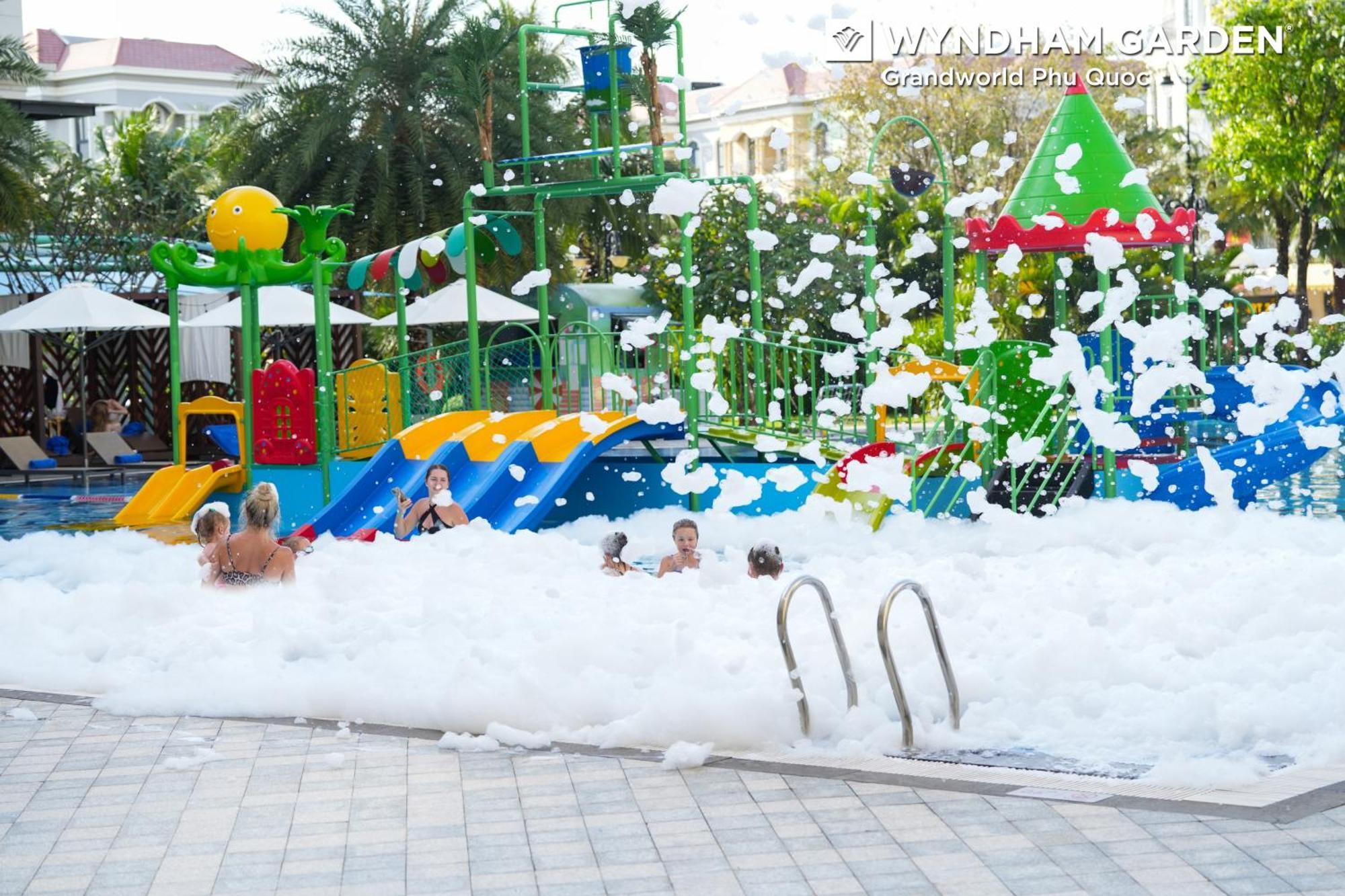 ホテル Wyndham Garden Grandworld フーコック エクステリア 写真