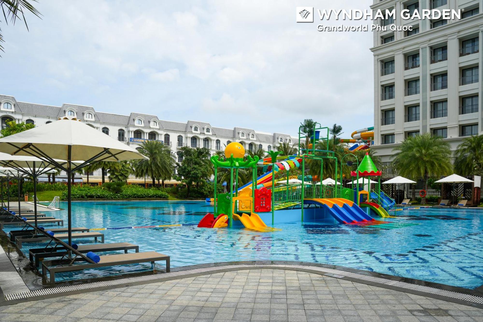 ホテル Wyndham Garden Grandworld フーコック エクステリア 写真